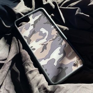 WILDFLOWER IPHONE 6(s)+/7+/8+ CAMO PHONE CASE